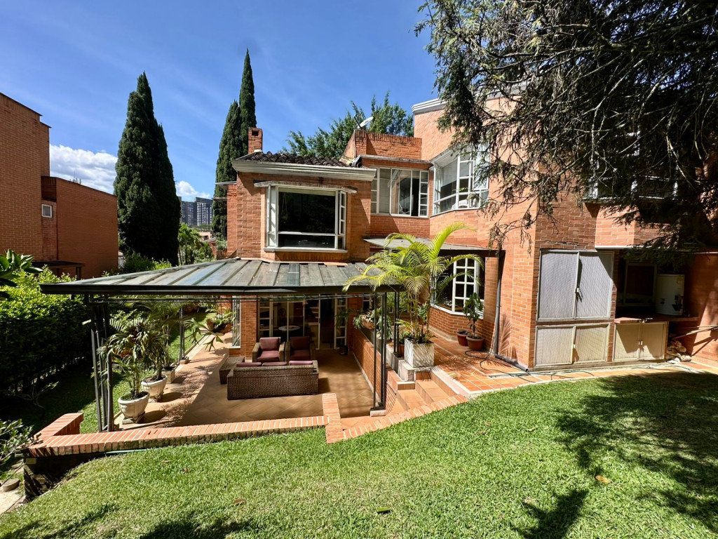 Casa en arriendo en El Poblado, Medellín · foto 23 de 24