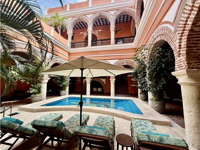 Casa de 10 alcobas en venta en Cartagena De Indias, Cartagena, 1137 m² · foto 2 de 24