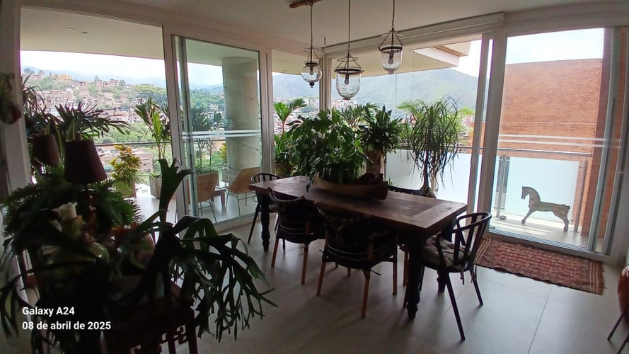 Apartamento de 3 alcobas en venta en Santa Teresita, Cali, 232 m² · foto 3 de 24