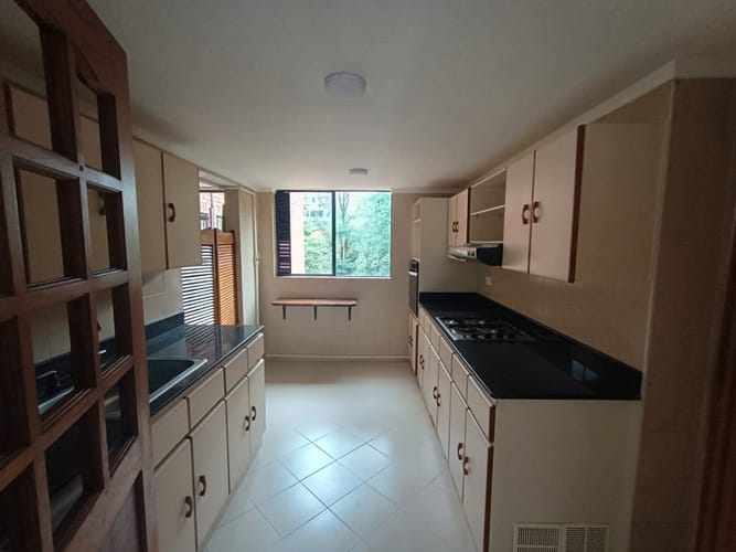 Apartamento de 3 alcobas en arriendo en Las Lomas, Medellín, 135 m² · foto 2 de 24