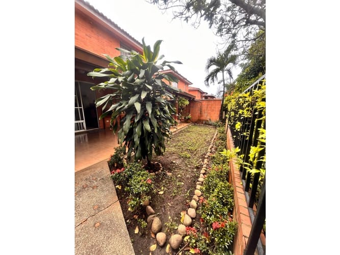 Casa de 3 alcobas en venta en El Castillo, Jamundí, 253 m² · foto 3 de 24