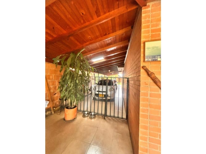 Casa de 3 alcobas en venta en El Castillo, Jamundí, 253 m² · foto 5 de 24