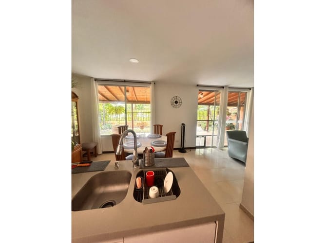 Casa de 3 alcobas en venta en El Castillo, Jamundí, 253 m² · foto 7 de 24