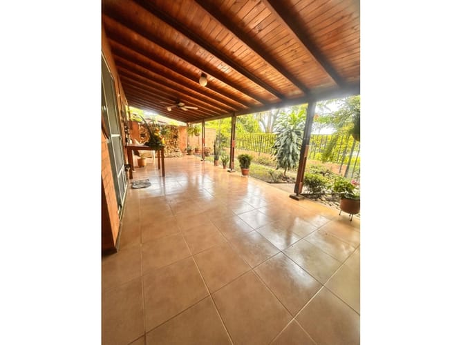 Casa de 3 alcobas en venta en El Castillo, Jamundí, 253 m² · foto 13 de 24