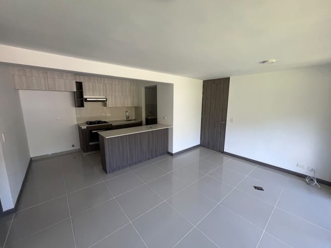 Apartamento de 3 alcobas en arriendo en Camino Verde, Envigado, 87 m² · foto 2 de 16