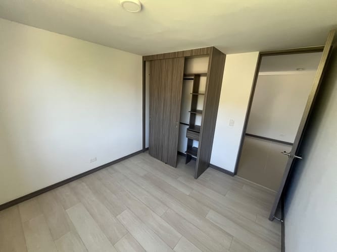 Apartamento de 3 alcobas en arriendo en Camino Verde, Envigado, 87 m² · foto 4 de 16