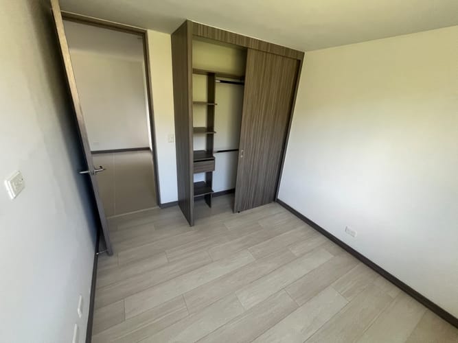 Apartamento de 3 alcobas en arriendo en Camino Verde, Envigado, 87 m² · foto 8 de 16
