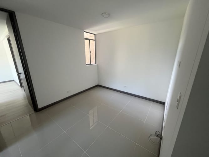 Apartamento de 3 alcobas en arriendo en Camino Verde, Envigado, 87 m² · foto 9 de 16