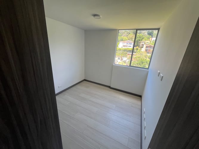 Apartamento de 3 alcobas en arriendo en Camino Verde, Envigado, 87 m² · foto 11 de 16