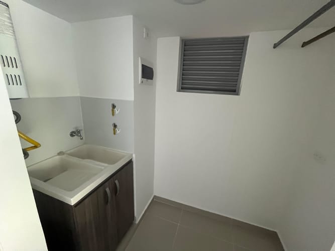 Apartamento de 3 alcobas en arriendo en Camino Verde, Envigado, 87 m² · foto 15 de 16