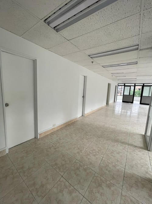 Oficina en arriendo en Castropol, Medellín, 123 m² · foto 2 de 13