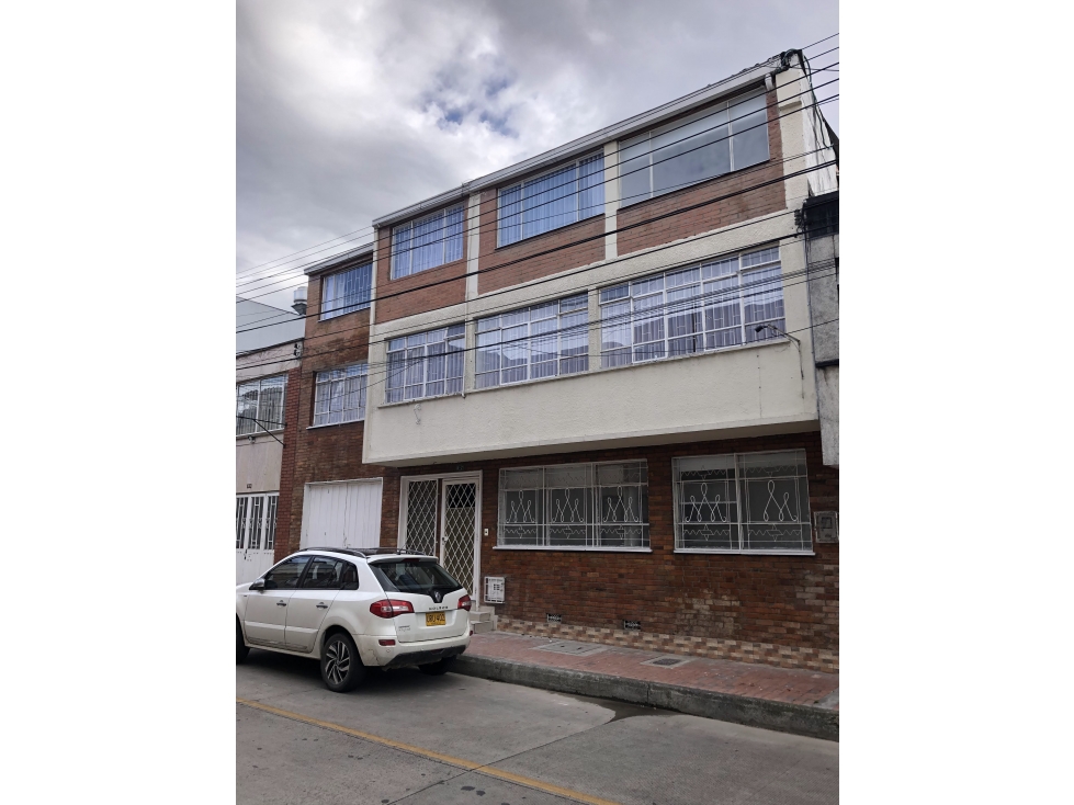 Casa en venta en Las Americas, Bogotá · foto 3 de 17