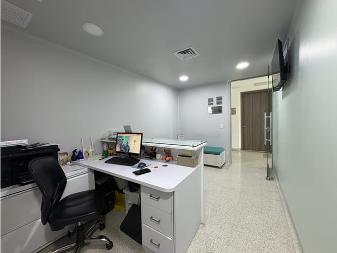 Consultorio en arriendo en Ciudad Del Río, Medellín, 26 m² · foto 3 de 14