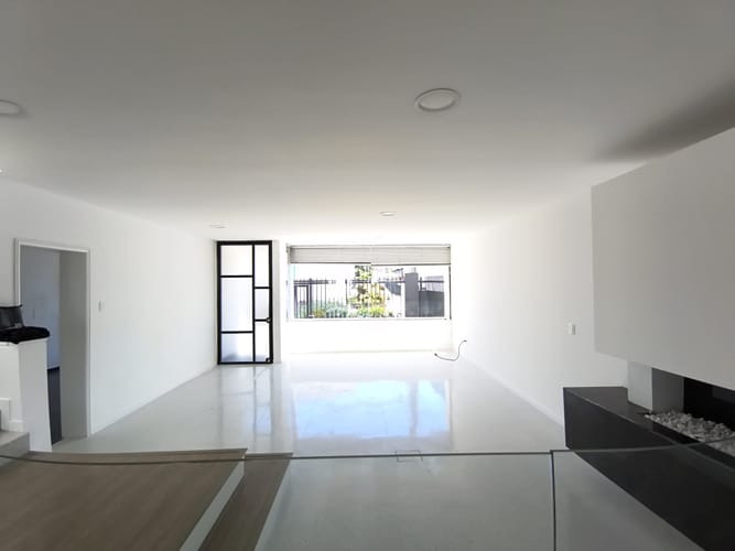 Casa de 5 alcobas en arriendo en Estoril, Bogotá, 262 m² · foto 2 de 20