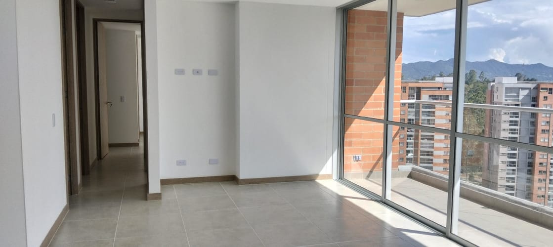 Apartamento de 3 alcobas en venta en Centro, Rionegro, 92 m² · foto 2 de 16