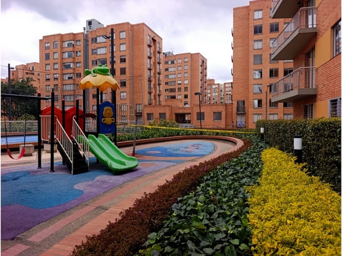Apartamento de 4 alcobas en venta en Ciudad Salitre Oriental, Bogotá, 138 m² · foto 2 de 23