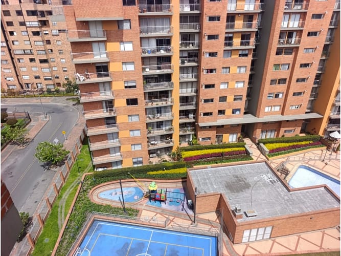Apartamento de 4 alcobas en venta en Ciudad Salitre Oriental, Bogotá, 138 m² · foto 4 de 23
