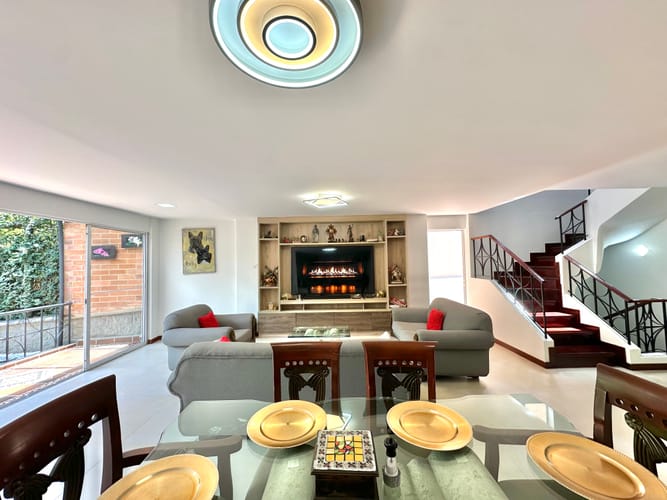 Casa de 6 alcobas en venta en Mugá, Envigado, 330 m² · foto 3 de 24
