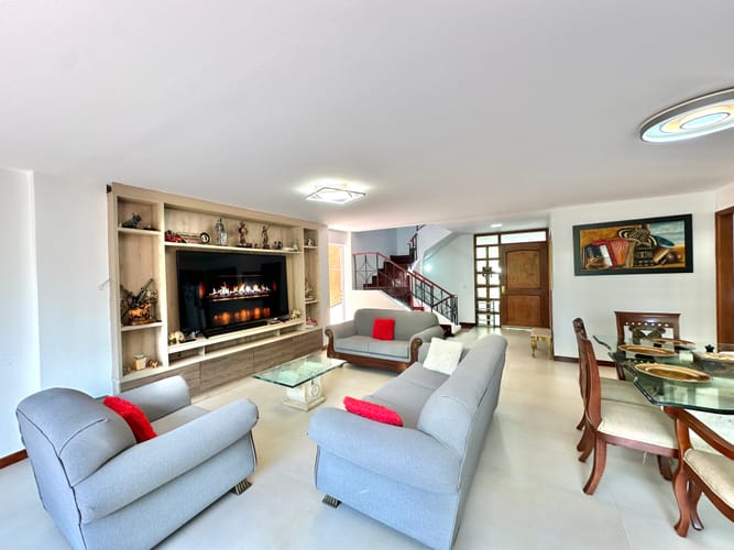 Casa de 6 alcobas en venta en Mugá, Envigado, 330 m² · foto 5 de 24