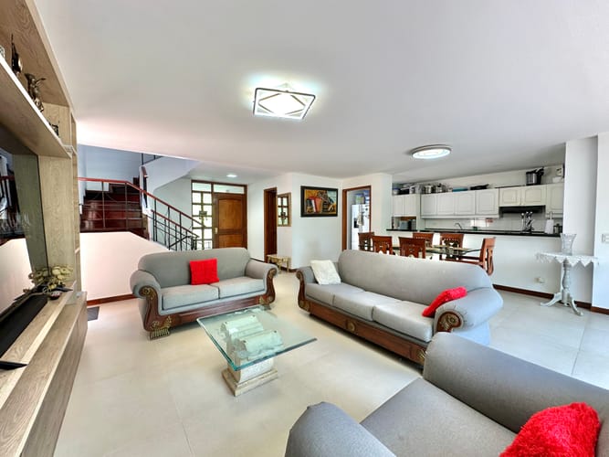 Casa de 6 alcobas en venta en Mugá, Envigado, 330 m² · foto 6 de 24