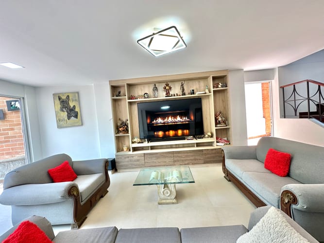 Casa de 6 alcobas en venta en Mugá, Envigado, 330 m² · foto 7 de 24