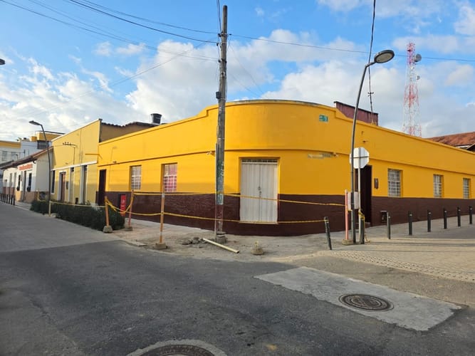 Casa de 10 alcobas en venta en Garcia Rovira, Bucaramanga, 260 m² · foto 6 de 9