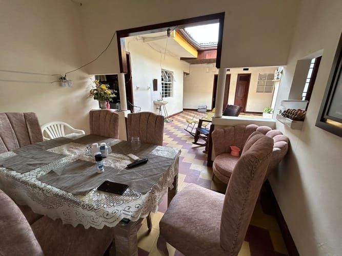 Casa de 10 alcobas en venta en Garcia Rovira, Bucaramanga, 260 m² · foto 3 de 9