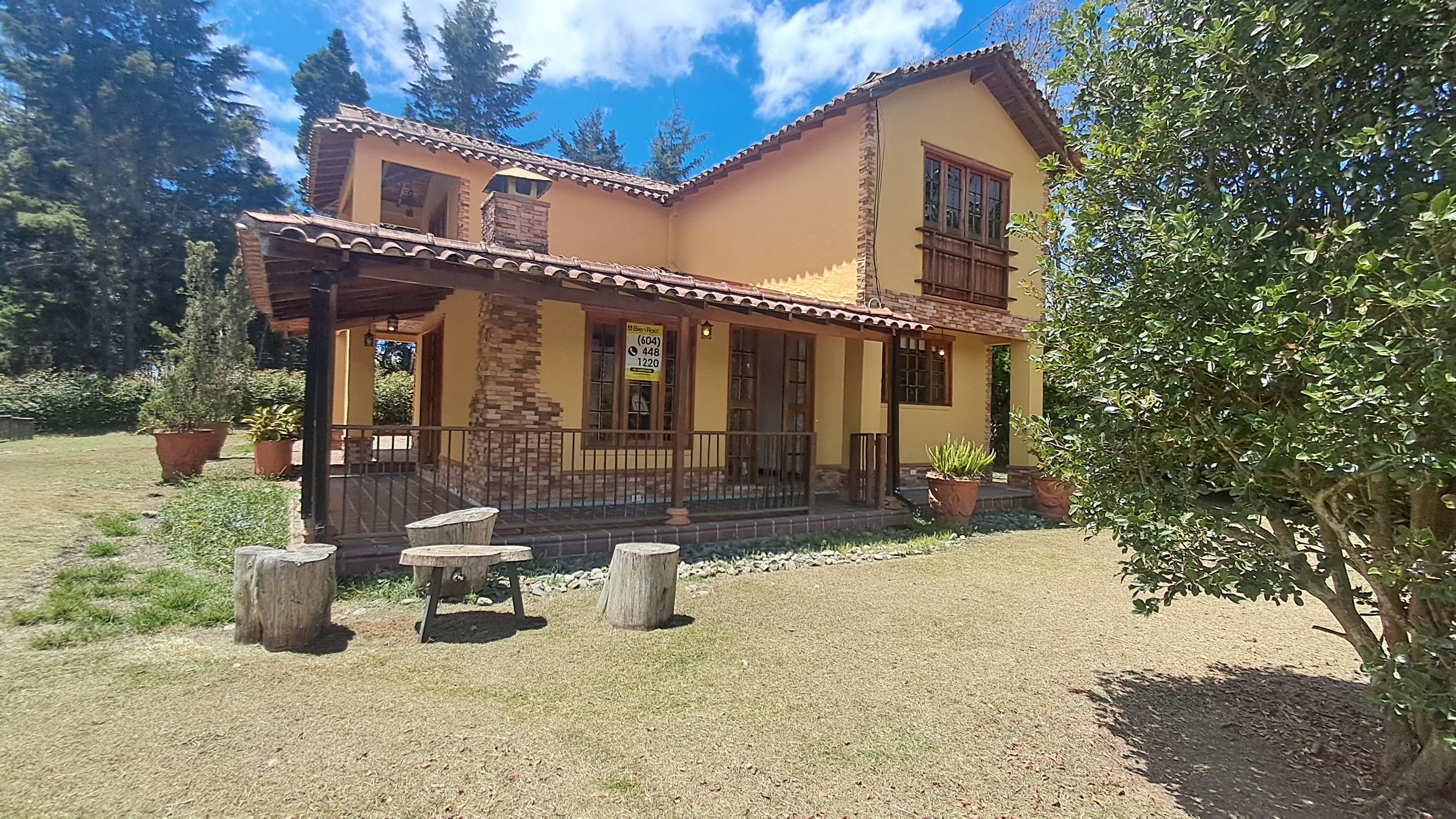 Casa en Arriendo en Loma del Escobero, Envigado en Envigado, de Bien Raiz S.A.S