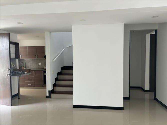 Casa de 4 alcobas en venta en El Castillo, Jamundí, 137 m² · foto 2 de 24