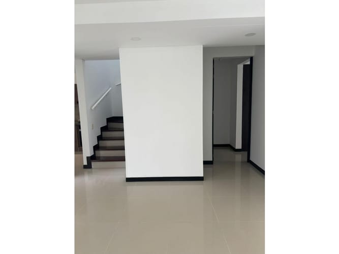 Casa de 4 alcobas en venta en El Castillo, Jamundí, 137 m² · foto 3 de 24
