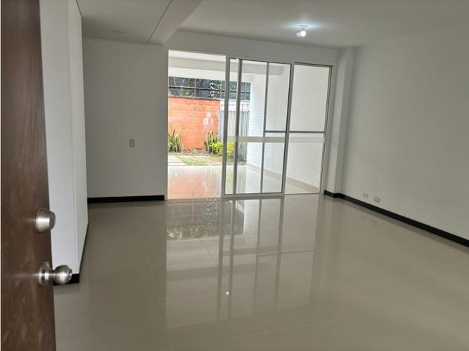 Casa de 4 alcobas en venta en El Castillo, Jamundí, 137 m² · foto 5 de 24