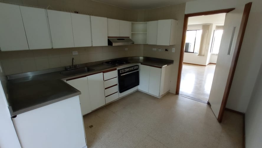 Oficina en arriendo en La Aguacatala, Medellín, 170 m² · foto 9 de 15