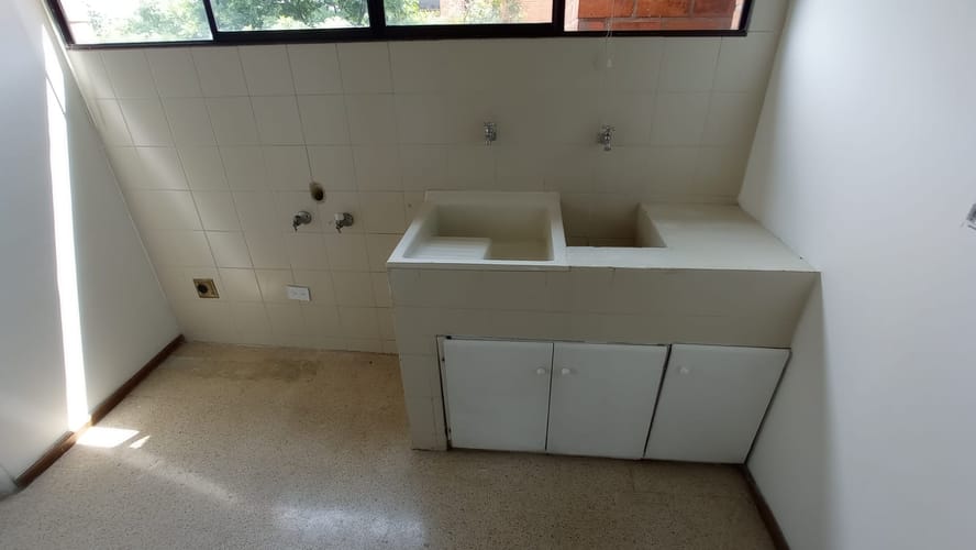 Oficina en arriendo en La Aguacatala, Medellín, 170 m² · foto 13 de 15
