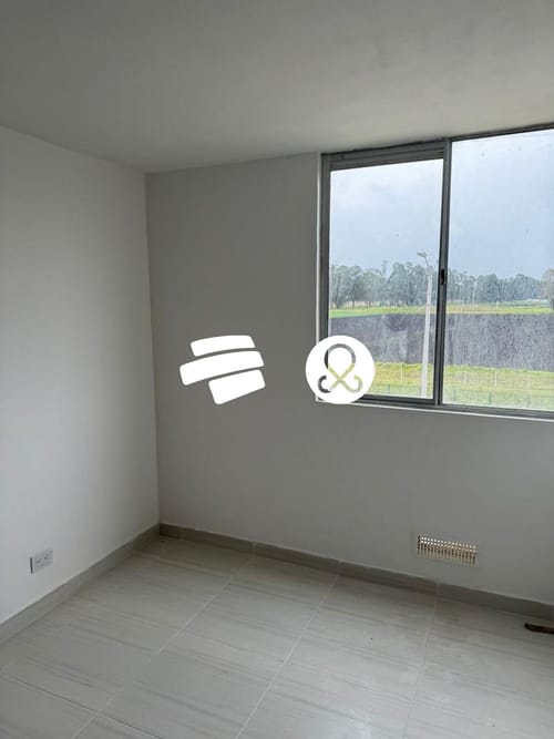 Apartamento de 2 alcobas en venta en La Estancia, Madrid, 47 m² · foto 3 de 12