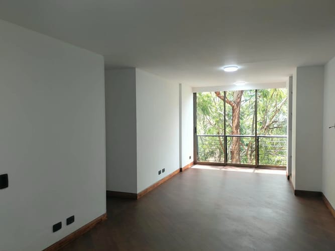 Apartamento de 2 alcobas en arriendo en Patio Bonito, Medellín, 82 m² · foto 3 de 13