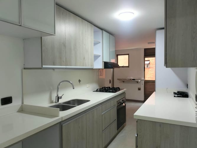 Apartamento de 2 alcobas en arriendo en Patio Bonito, Medellín, 82 m² · foto 4 de 13