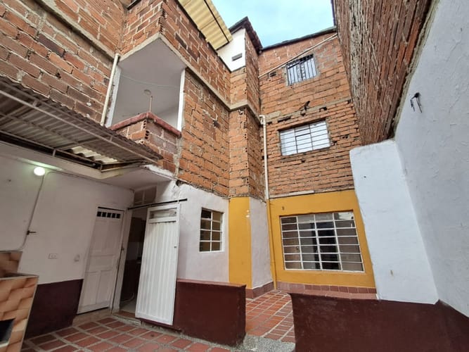 Casa de 9 alcobas en venta en La Milagrosa, Medellín, 350 m² · foto 9 de 24