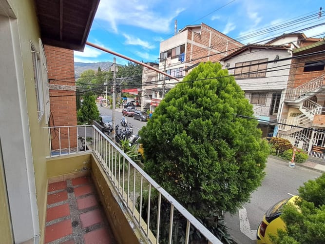 Casa de 9 alcobas en venta en La Milagrosa, Medellín, 350 m² · foto 10 de 24