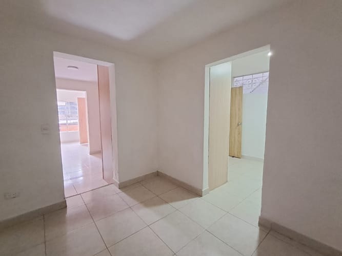 Casa de 9 alcobas en venta en La Milagrosa, Medellín, 350 m² · foto 11 de 24