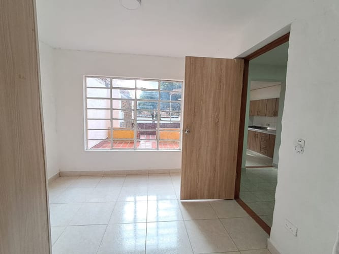 Casa de 9 alcobas en venta en La Milagrosa, Medellín, 350 m² · foto 13 de 24