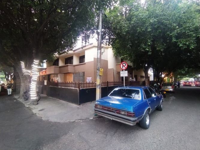 Casa de 8 alcobas en venta en Caobos, Cúcuta, 451 m² · foto 2 de 24