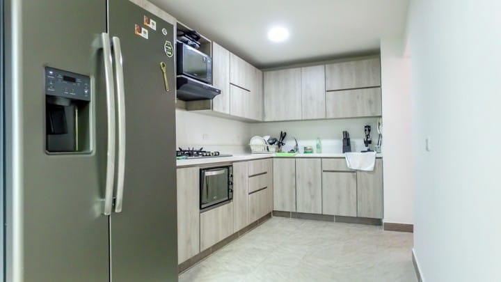 Apartamento de 3 alcobas en arriendo en El Poblado, Medellín, 147 m² · foto 5 de 16