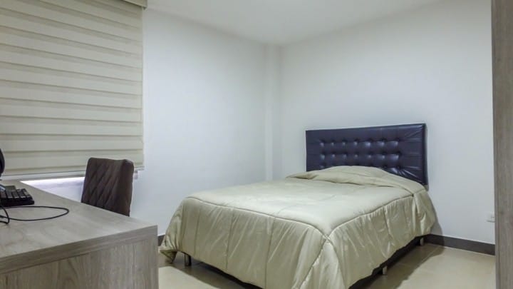 Apartamento de 3 alcobas en arriendo en El Poblado, Medellín, 147 m² · foto 6 de 16