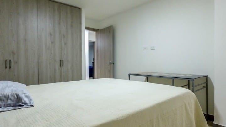 Apartamento de 3 alcobas en arriendo en El Poblado, Medellín, 147 m² · foto 9 de 16