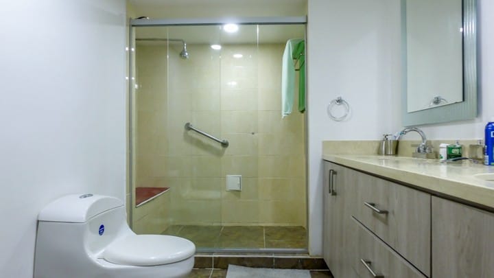 Apartamento de 3 alcobas en arriendo en El Poblado, Medellín, 147 m² · foto 13 de 16