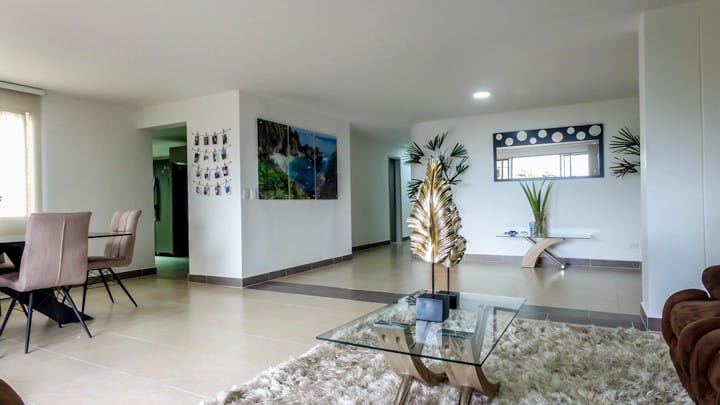 Apartamento de 3 alcobas en arriendo en El Poblado, Medellín, 147 m² · foto 3 de 16