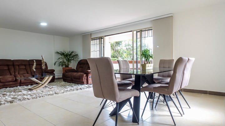 Apartamento de 3 alcobas en arriendo en El Poblado, Medellín, 147 m² · foto 4 de 16