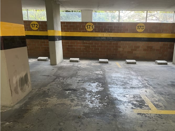 Apartamento de 3 alcobas en arriendo en Loma De Los Bernal, Medellín, 77 m² · foto 23 de 24