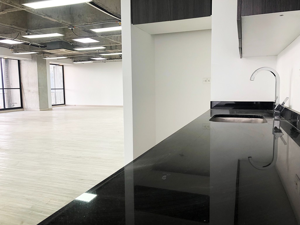 1BR Office in La Florida (193 m²) for Sale - 2