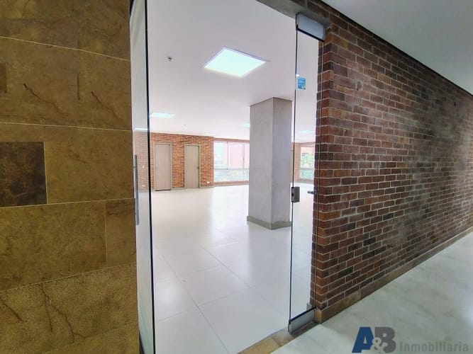 Oficina en arriendo en Castropol, Medellín, 136 m² · foto 2 de 16